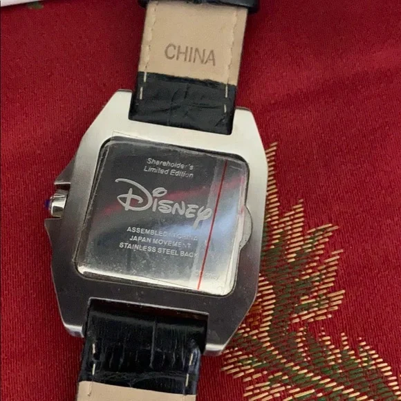 Conversation starter in Silver hardware, shareholders Mickey 